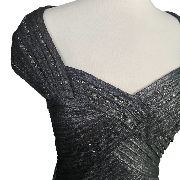 Tadashi Shoji gray silver metallic dress sz- small - Picture 5 of 5